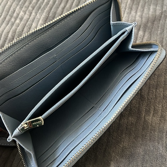 Coach wallet & purse ! Excellent quality compared to what is available today ! - Picture 7 of 7